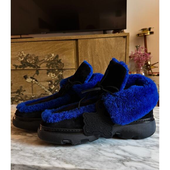 Burberry NWT Blue/Black Shearling Embellished Suede Creeper Boot - Picture 2 of 10